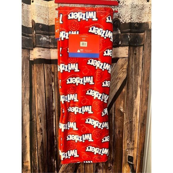 Plush throw Twizzlers Oversized  50 x 70 blanket candy - Picture 1 of 5